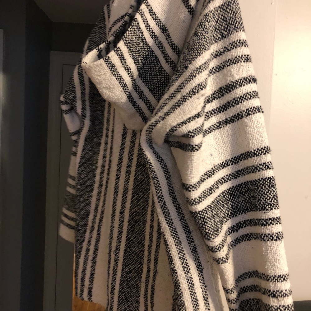 Sweater - Picture 4 of 4